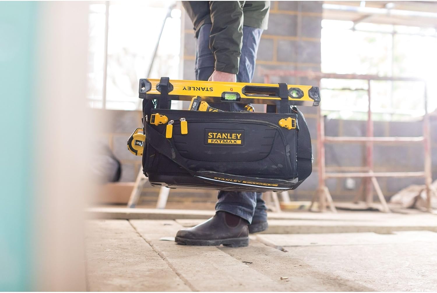  STANLEY Fmst1-80146 Panier Porte-Outils Gamme FATMAX - Base Rigide Étanche - 600 Deniers - Nombreuses Poches - Poignée Acier - Sangle D'Épaule Détachable