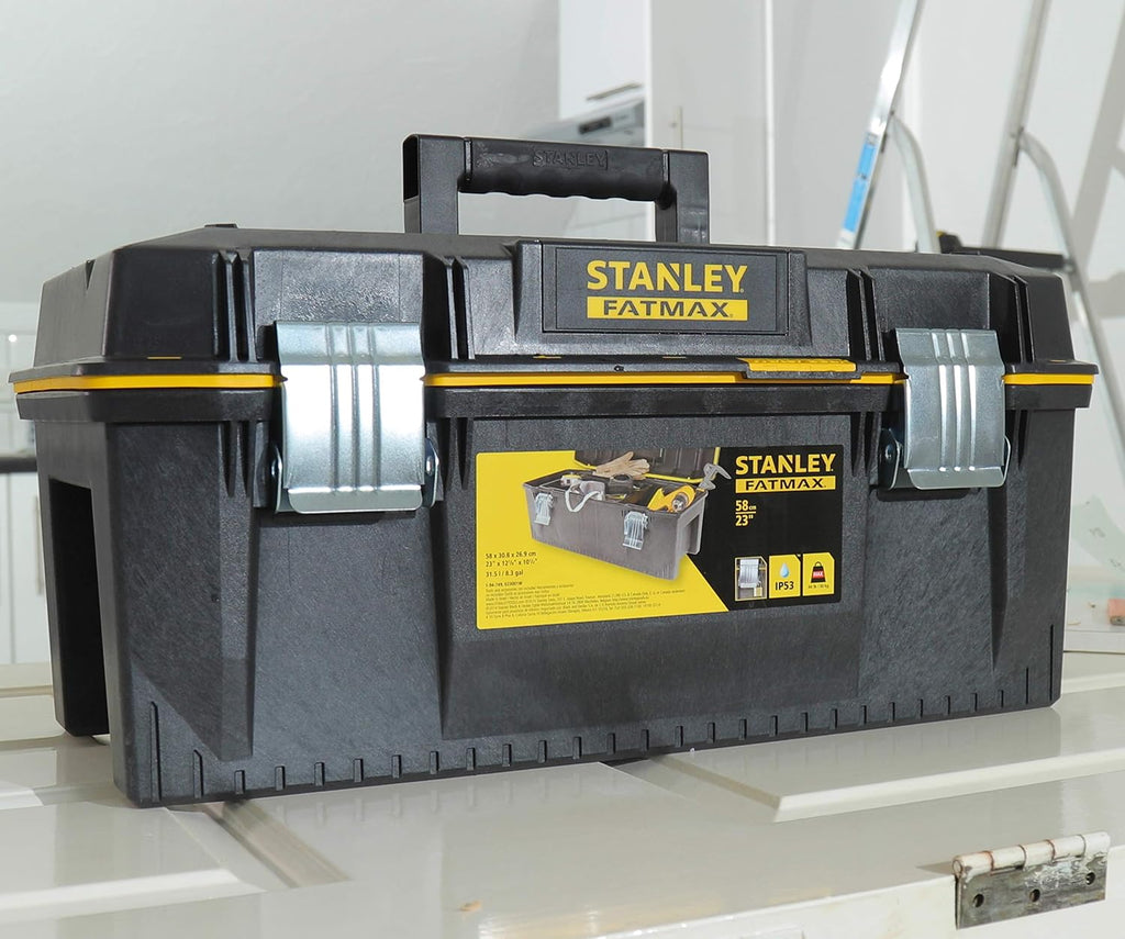  STANLEY FATMAX Boîte à Outils Étanche 58 Cm - Résistant à L'Eau - Grande Capacité De Rangement - Rainure En V Pour Coupe D'Appoint - Poignée Bi-Matière - Attaches Anti-Corrosion 1-94-749